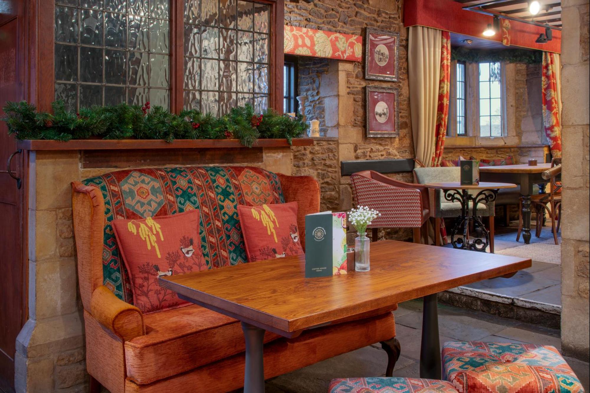 פטרבורו The Bell Inn, Stilton, Cambridgeshire מראה חיצוני תמונה
