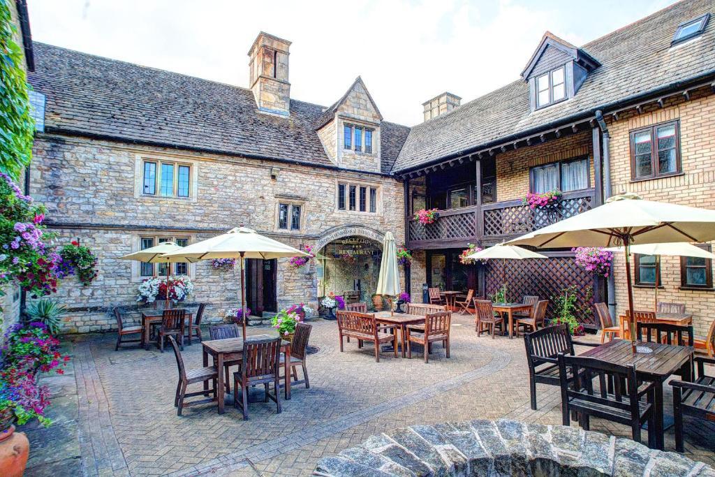 פטרבורו The Bell Inn, Stilton, Cambridgeshire מראה חיצוני תמונה