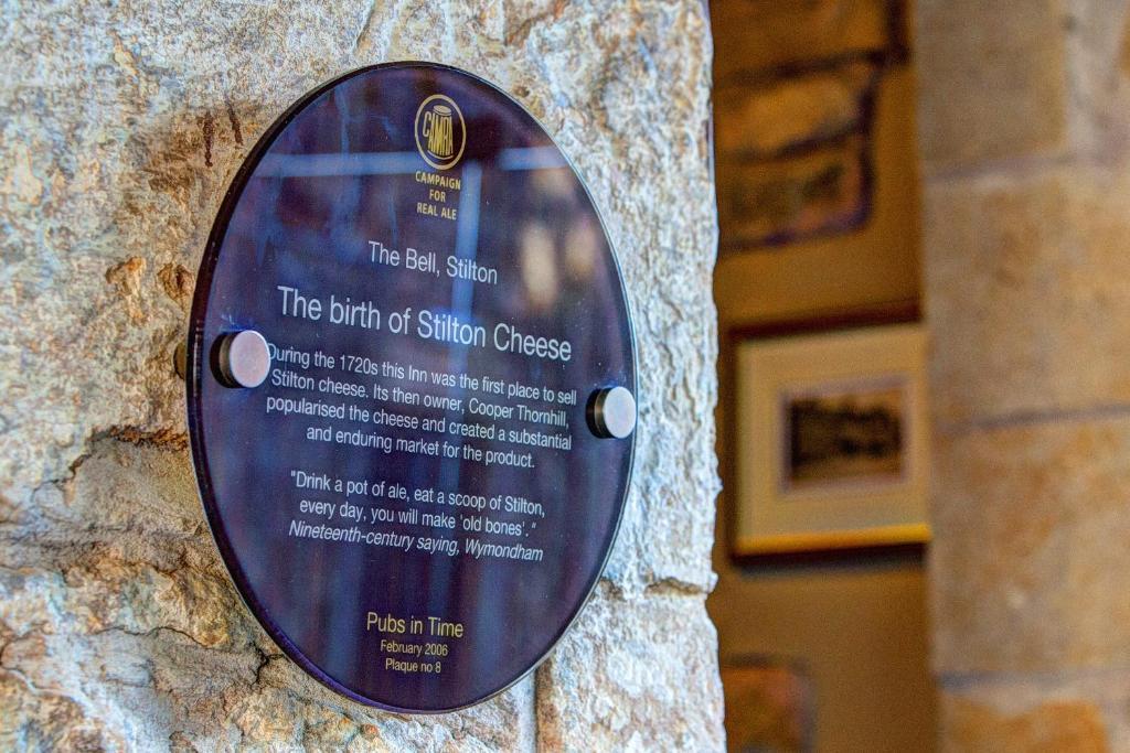 פטרבורו The Bell Inn, Stilton, Cambridgeshire מראה חיצוני תמונה